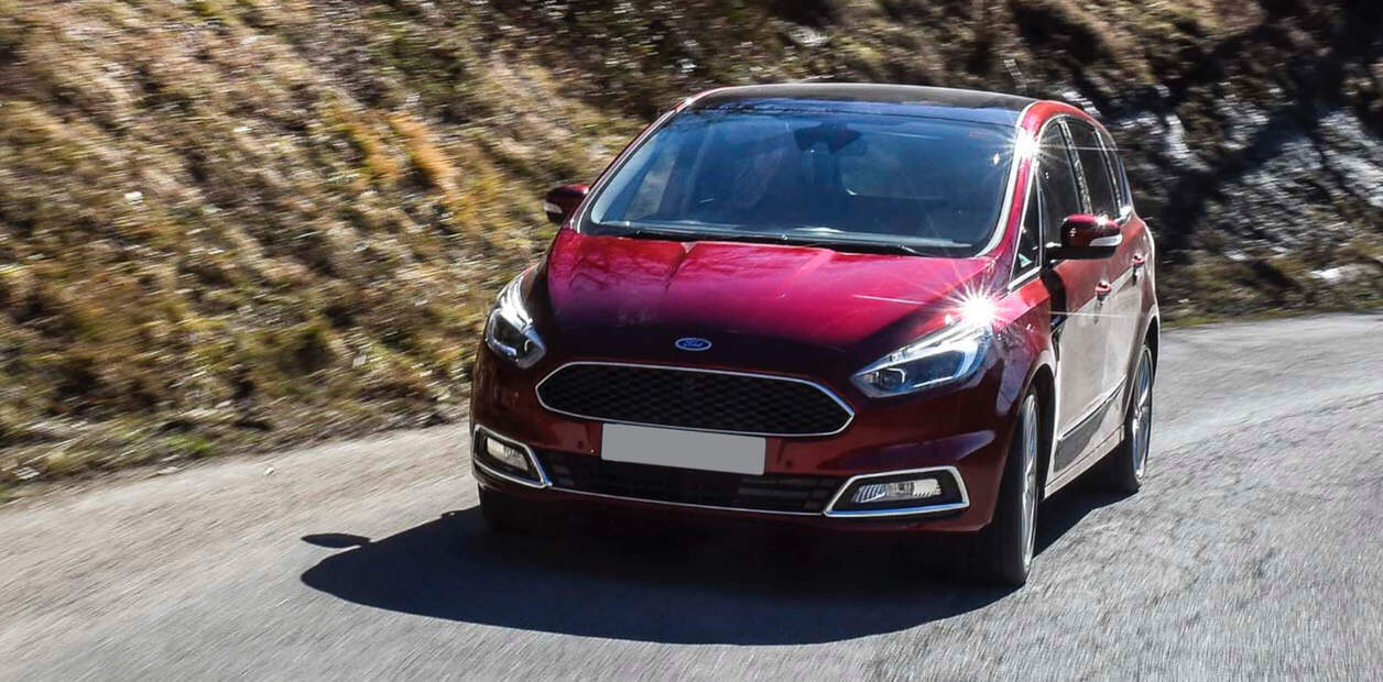 Ford S-MAX Vignale   Self-Charging Hybrid